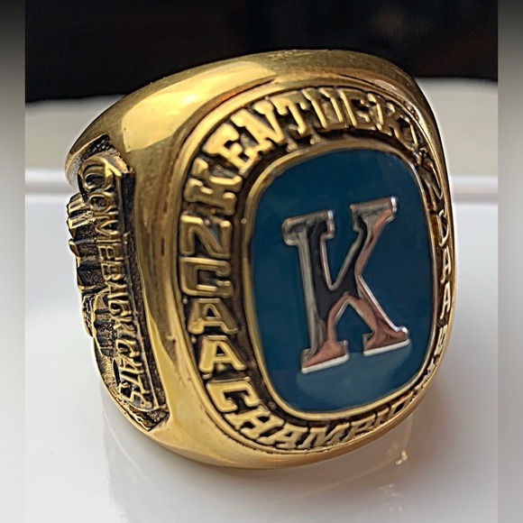 Kentucky Wildcat 98 Comeback Cats Team Ring Paper Weight - RARE - Picture 3 of 8